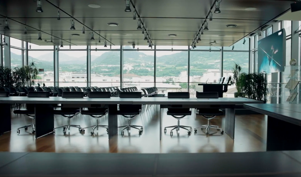 tecnologia AV per edifici aziendali: applicazioni nella board room